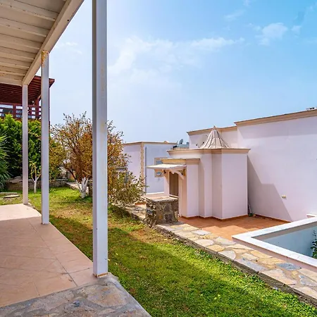 3 Bedroom Villa With A Lovely Garden GundoğAn Αλικαρνασσός