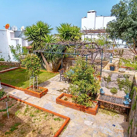 Villa 3 Bedroom Villa With A Lovely Garden GundoğAn *